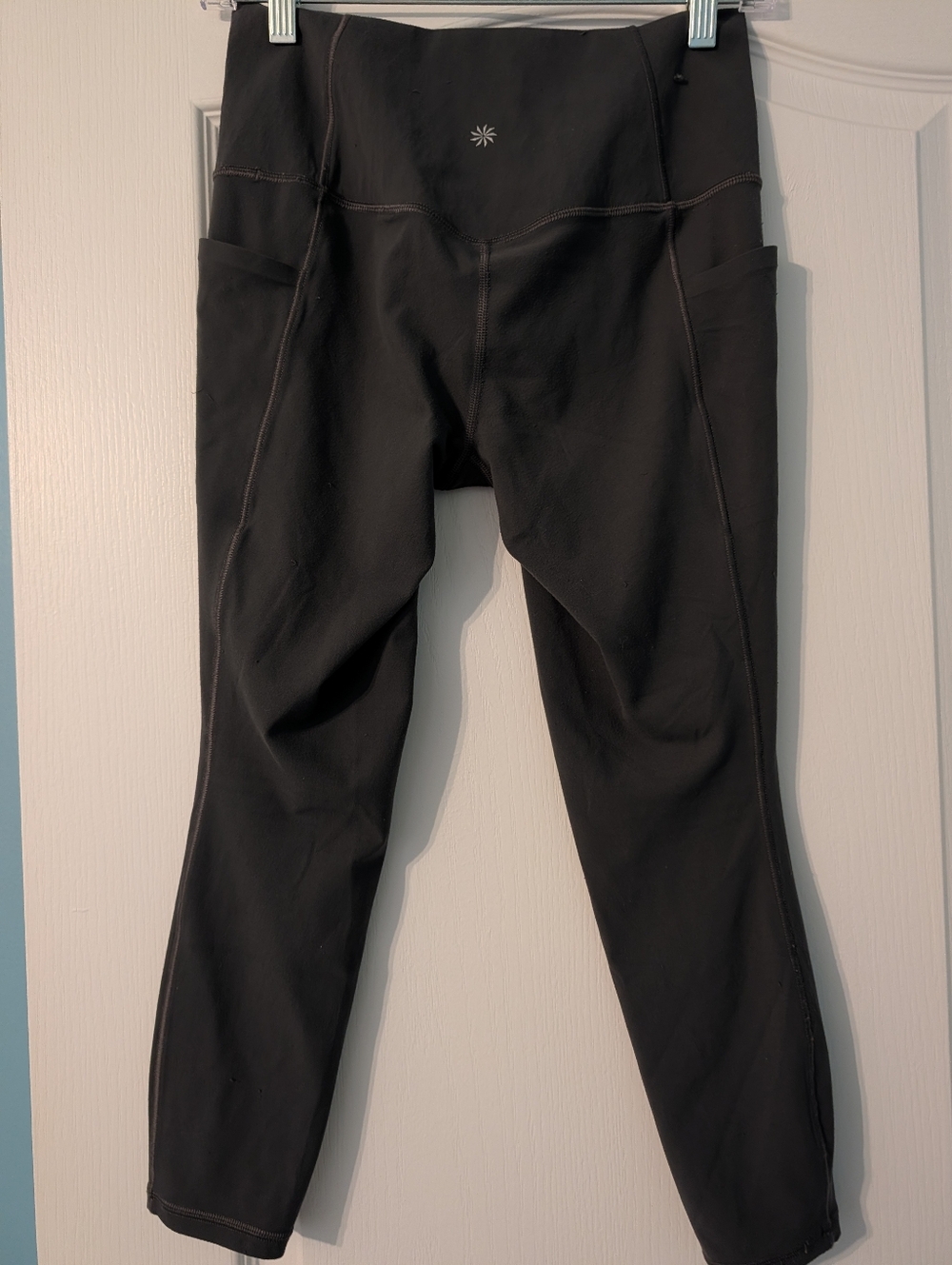 Athleta Gray Salutation Stash 7/8